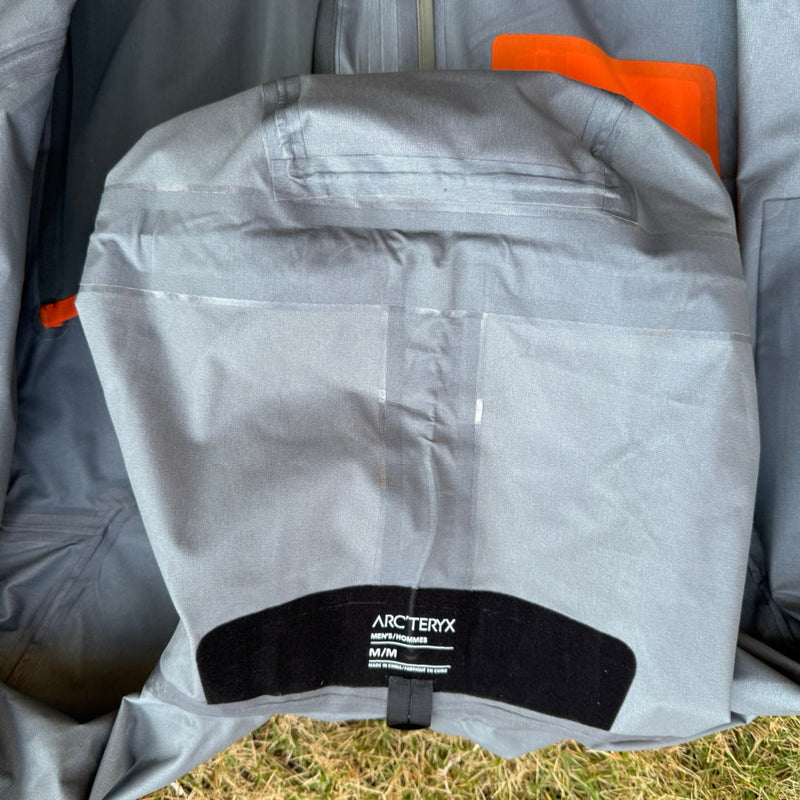 Jaqueta Arc'teryx Alpha SV 7 - Cinza