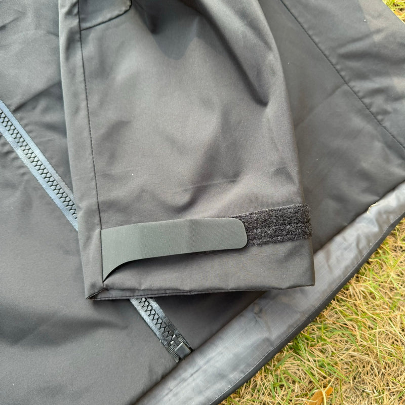 Jaqueta Arc'teryx Alpha SV 7 - Preto e Dourado