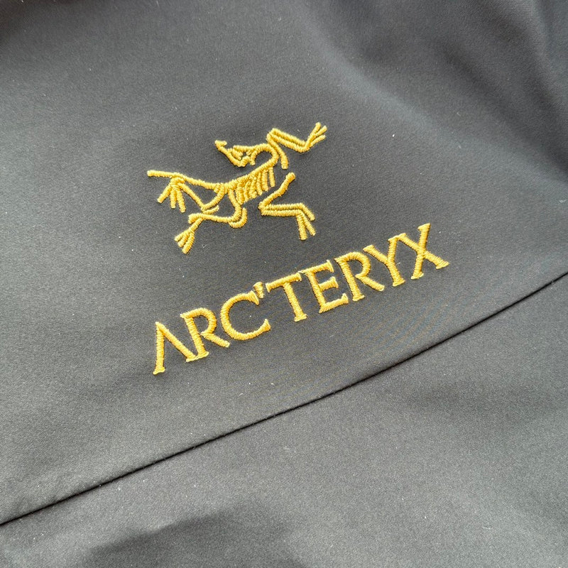 Jaqueta Arc'teryx Alpha SV 7 - Preto e Dourado
