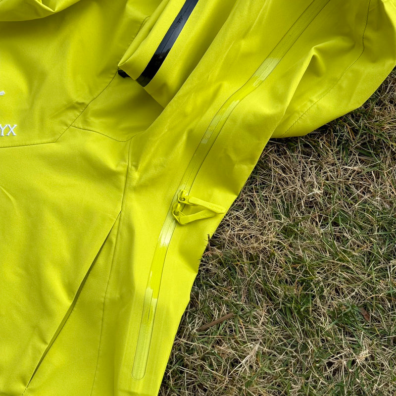 Jaqueta Arc'teryx Alpha SV 7 - Amarelo Néon