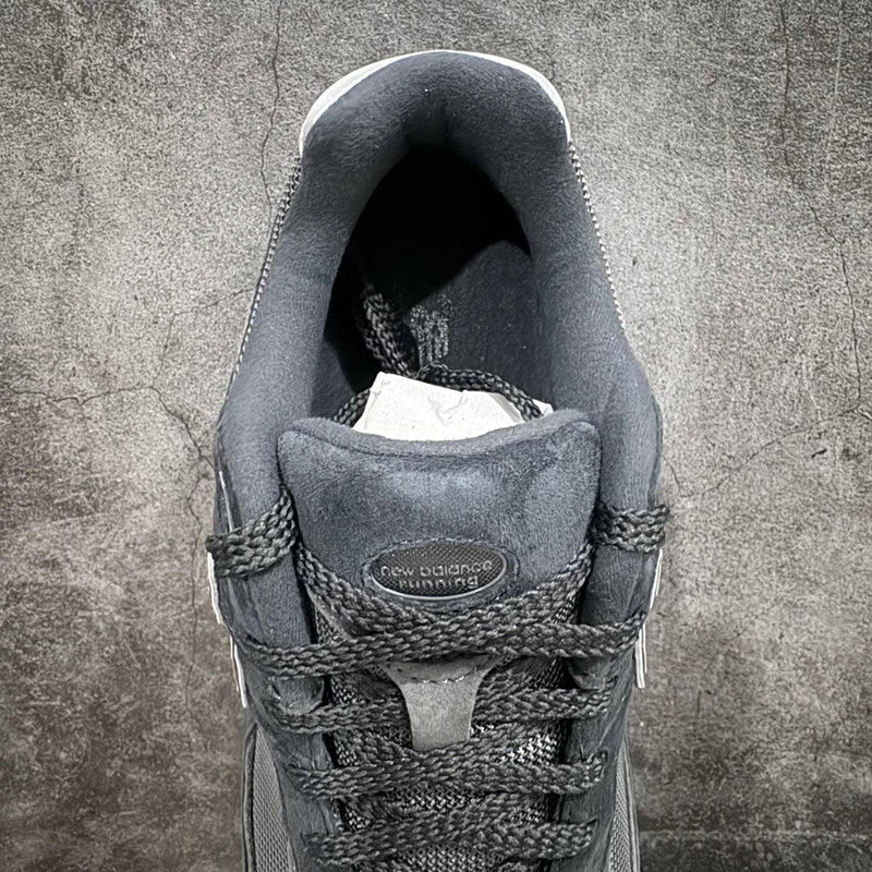New Balance 2002R "Graphite"