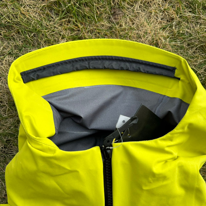 Jaqueta Arc'teryx Alpha SV 7 - Amarelo Néon