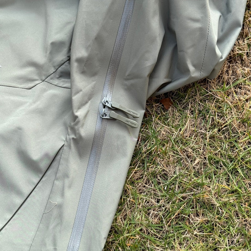 Jaqueta Arc'teryx Alpha SV 7 - Cinza