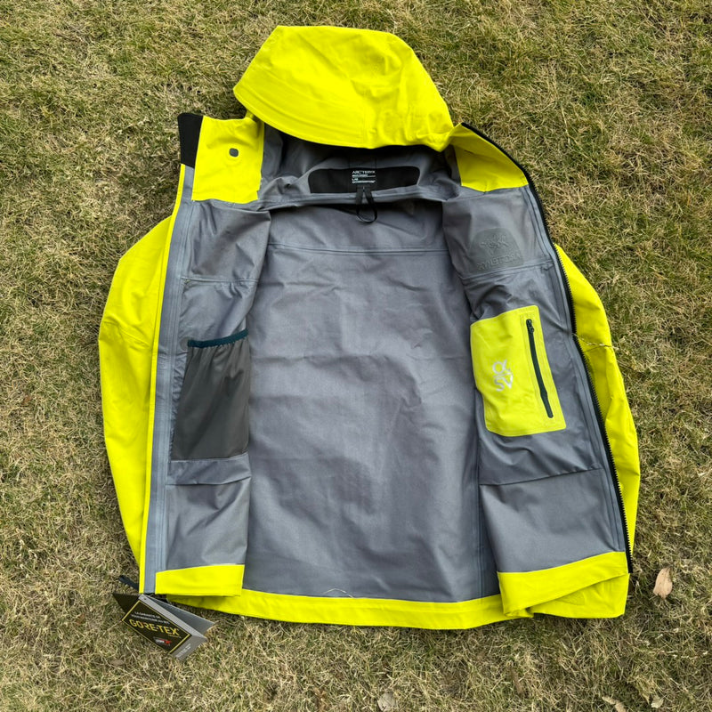 Jaqueta Arc'teryx Alpha SV 7 - Amarelo Néon