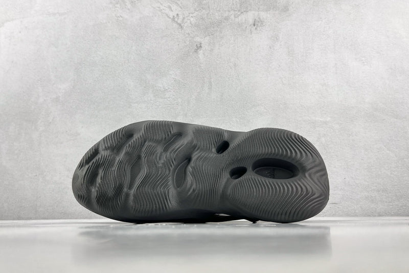 Adidas Yeezy Foam Runner "Carbon"