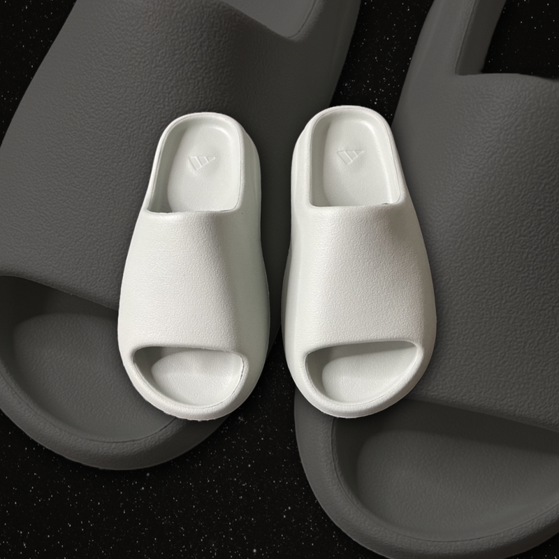 Adidas Yeezy Slide "Nuvem"