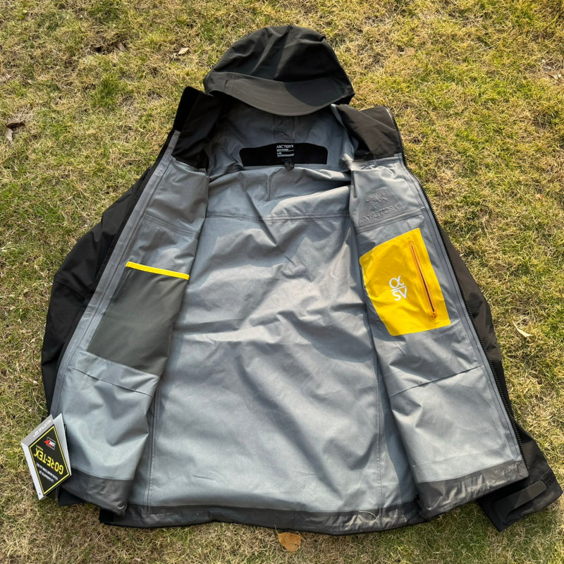 Jaqueta Arc'teryx Alpha SV 7 - Preto e Dourado