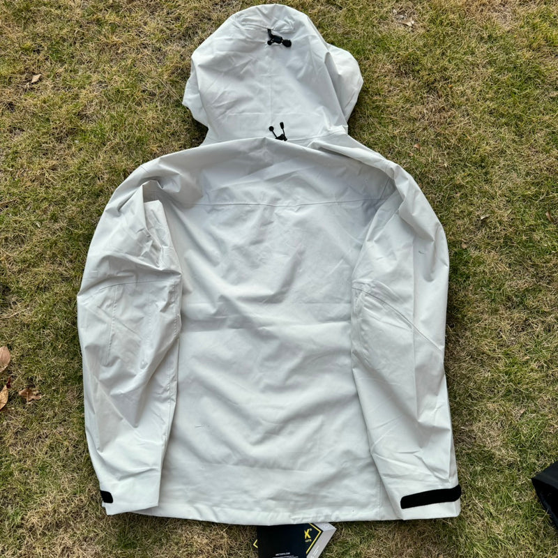 Jaqueta Arc'teryx Alpha SV 7 - Branco