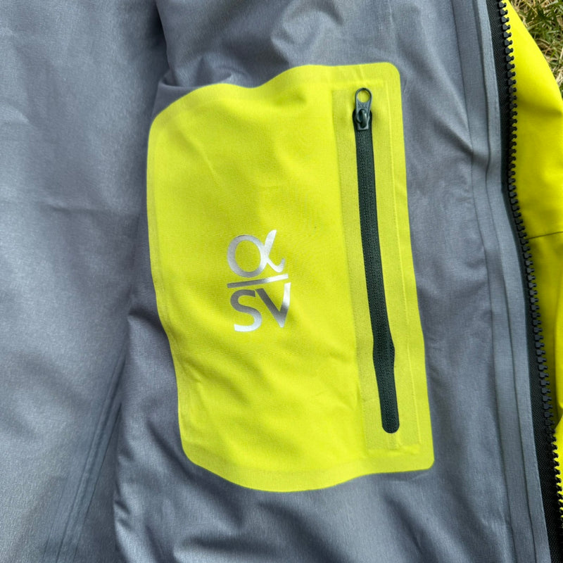 Jaqueta Arc'teryx Alpha SV 7 - Amarelo Néon