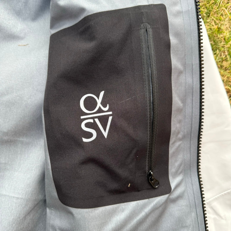 Jaqueta Arc'teryx Alpha SV 7 - Branco