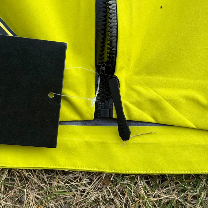 Jaqueta Arc'teryx Alpha SV 7 - Amarelo Néon