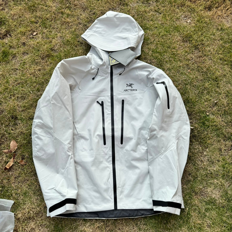 Jaqueta Arc'teryx Alpha SV 7 - Branco